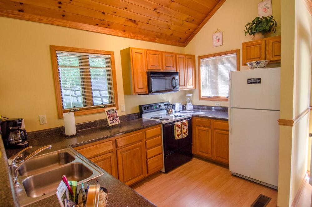 Asheville Cabins Of Willow Winds Екстериор снимка